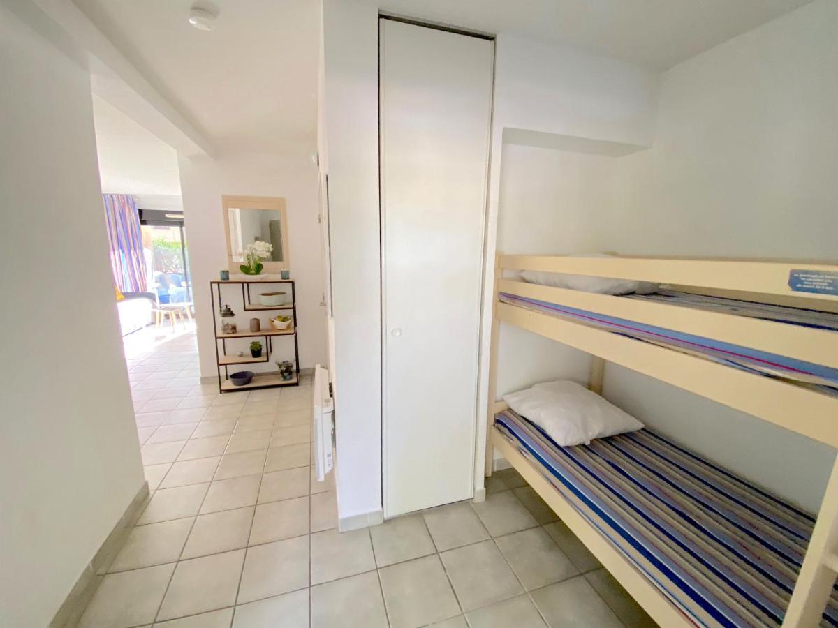 Appartement Avec Piscine A 5Min De La Plage Санари-сюр-Мер Екстериор снимка